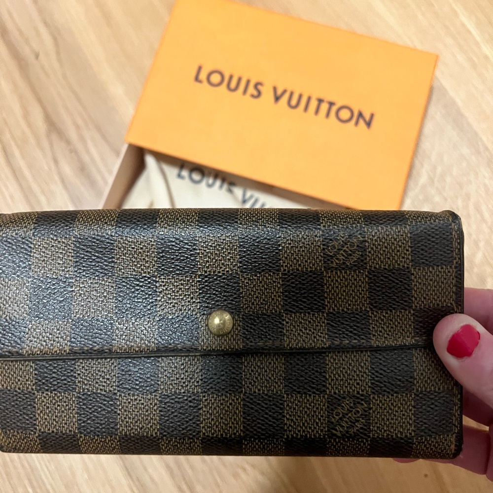 Damier Ebene Pattern Coated Canvas Sarah Wallet